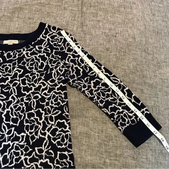EVA MENDES Floral Navy Blue Pull Over in a Women’s Size XS - Picture 6 of 10